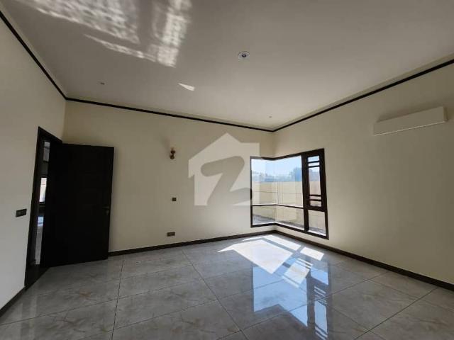 Bran new 500 yards bungalow for sale dha phase 8 shujaat near creek vista west open