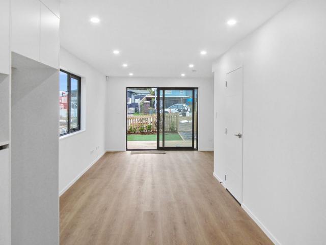Brand New 3 Bed | 2 Toilets | Semi Ensuite | Walk to Shops | 3 Mins Motorway