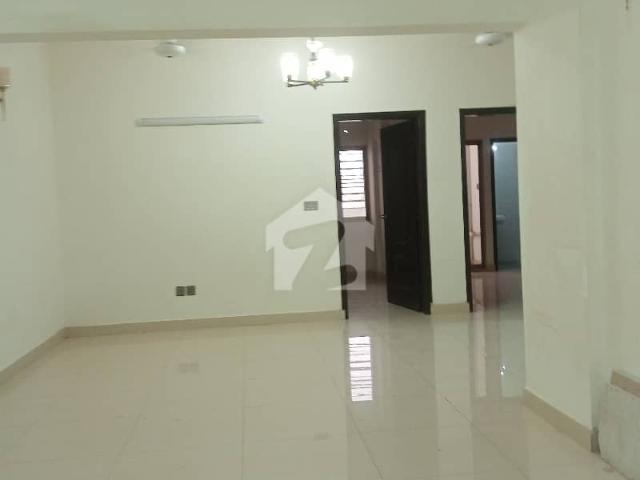 Brand New 3 Bed Room Flat Lift Car Parking