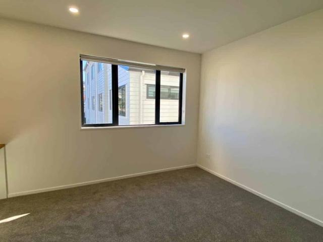 Brand new 3 bedroom plus study room Westlake.
