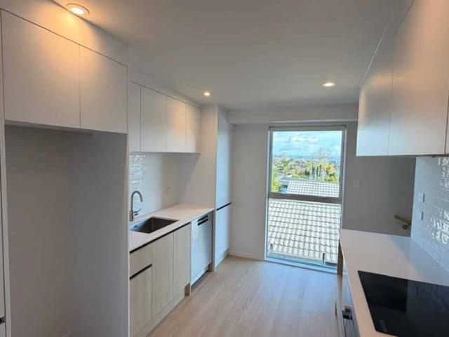 Brand new 3 bedroom stunning townhouse in Beach Haven