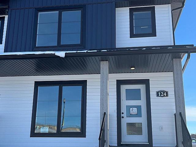 Brand New 3 Bedroom Townhouse Minutes From The Lake
