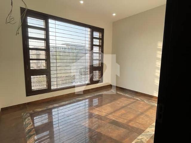 Brand new 100 sq yard bungalow 3 bedroom + basement