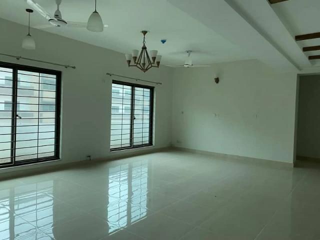Brand New 10 Marla 3rd Floor Apartment For Sale Lahore ASKARI ID 80258