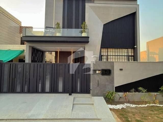 Brand New 10 Marla LuXury House Near Raya Prime Location