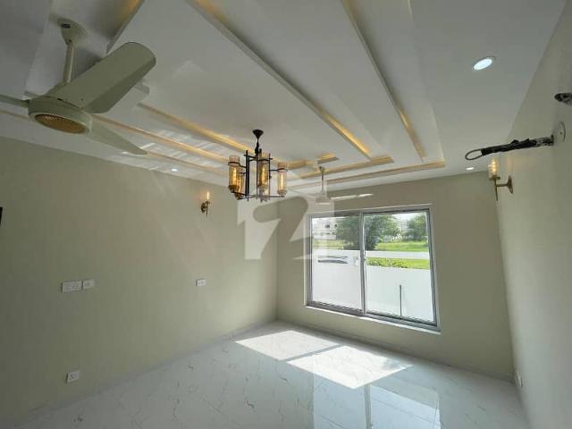 Brand New 10 Marla Villa For Sale In Top City