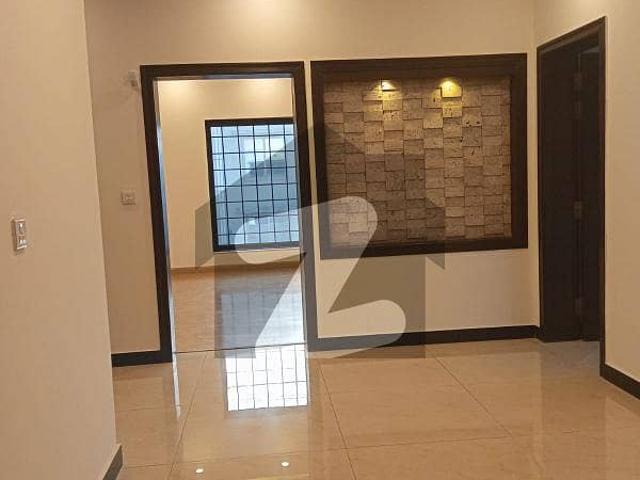 Brand New 1 kanal 3 Bedroom portion for Rent in Bahria Town Phase 8 Overseas 4 | Prime Location