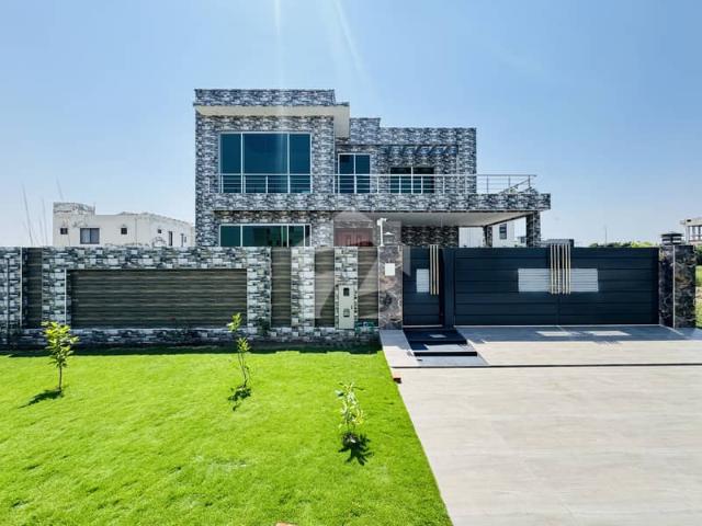 Brand new 1 kanal double unit house for rent