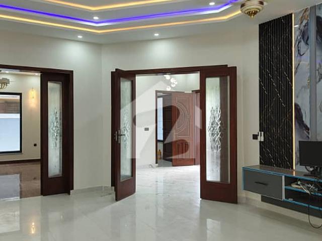 Brand New 1 Kanal Full House Available For Rent