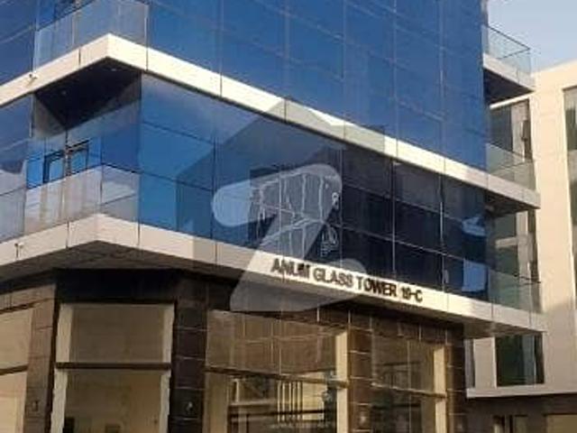 Brand new 200 yards corner commercial building for rent