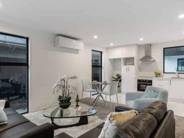 2/128 Huxley Street, Sydenham