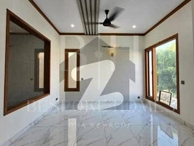 Brand new 2+4 bed full basement & big pool