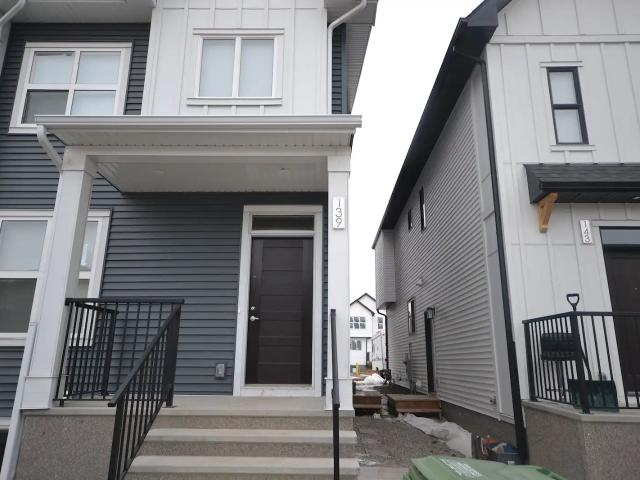 SHOWHOME CONDITION 2 BED/1BATH UTILITIES INCLUDED GEORGOUS LOWER LEVEL UNIT!