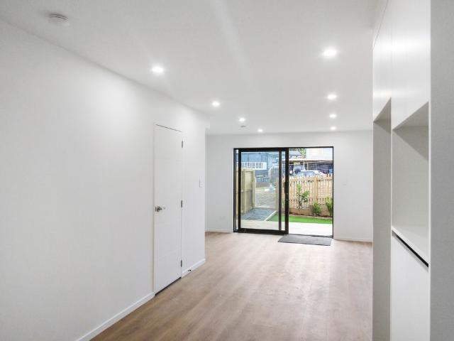 Brand New 2 Bed + Study | Semi Ensuite | 2 Toilets | Walk to Shops | 3 Mins Motorway