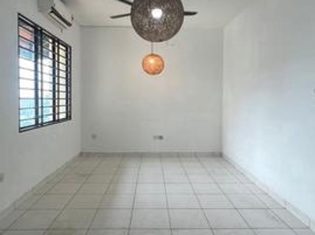 Brand New 2 storey 4 aircond new table top 2 carpark Armanee duplex