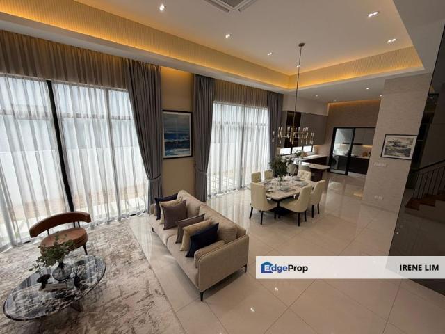 Freehold, Brand New 2 Storey Cluster 32’ x 65’ @ Austin Crest