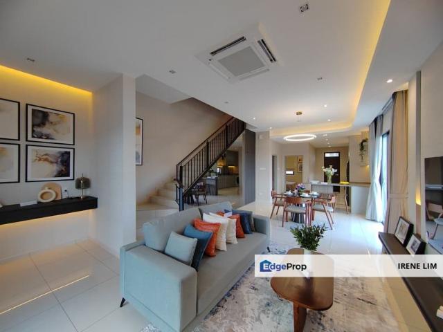 Freehold, Brand New 2 Storey Terrace Facing South 向南 @ Austin Crest