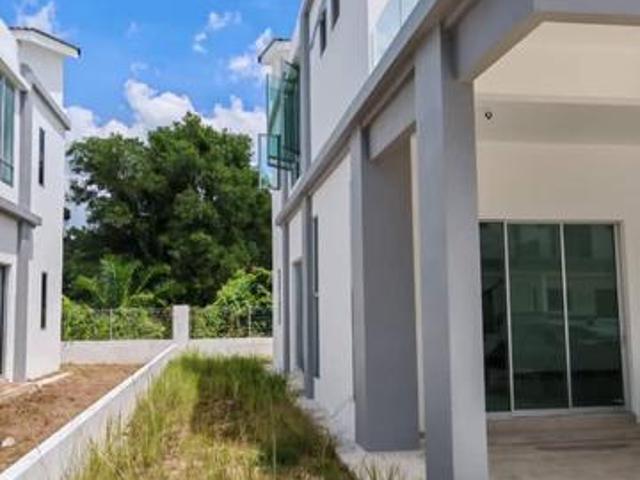Brand New 2nd HandGated GuardedWith Land 2 Storey Terrace