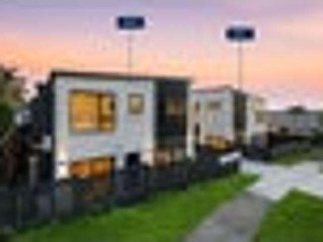 Brand New 4 Bed Freehold in Sunnyhills