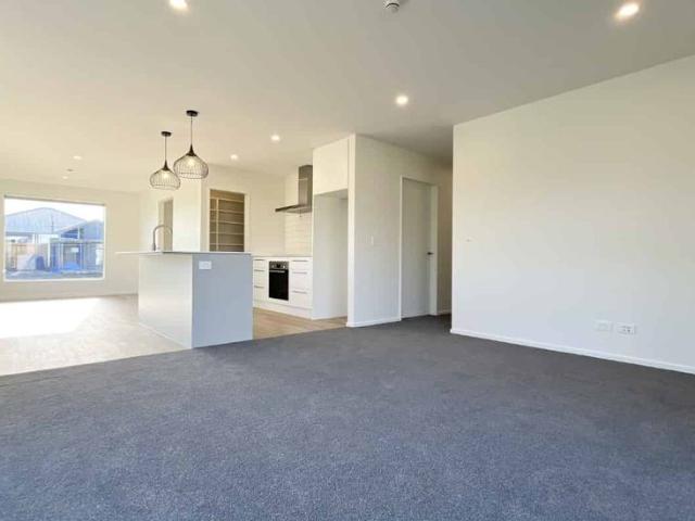 Brand new 4 bedroom home in Rolleston