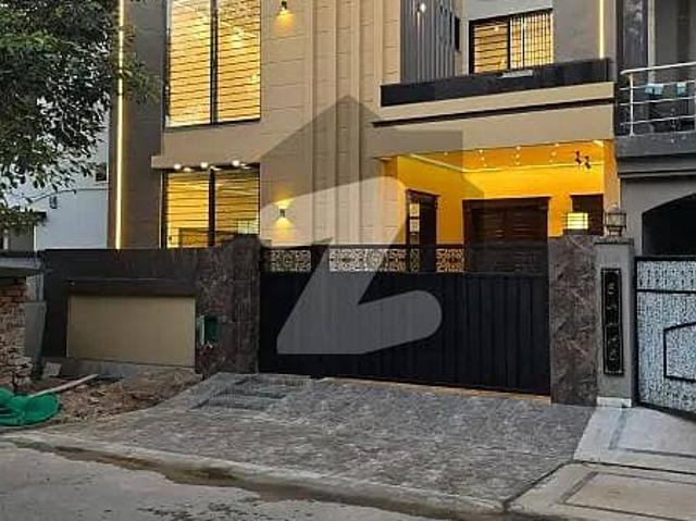 Brand New 5.5 Marla Luxury House | 3 Bed, 4 Bath | First Entry