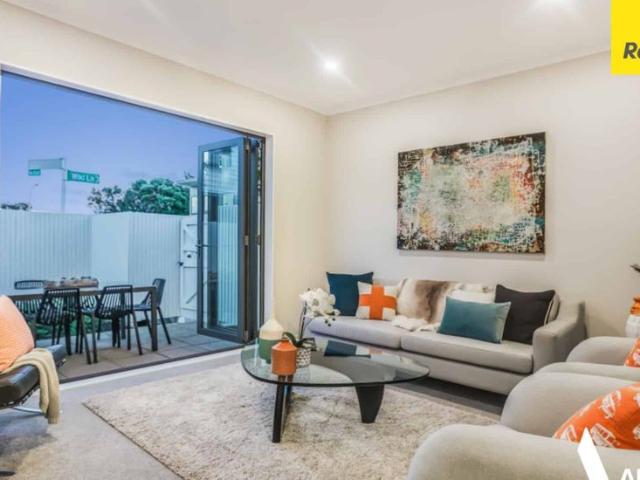Brand New 5 Bedroom Townhouse with EV Charger & Courtyard – Mount Wellington