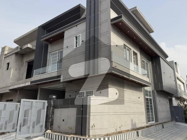 Brand New 5 Marla Corner House Facing Emporium Mall for Sale in Johar Town Lahore