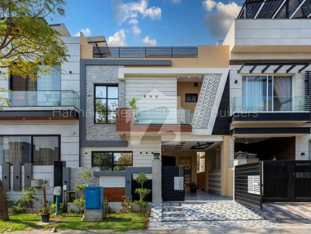 Brand new 5 marla elegant and fully maintained super hot located bungalow is available in the best block of dha lahore