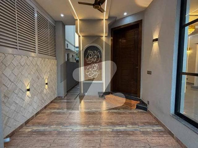 Brand New 5 Marla Modern Villa | DHA 9 Town Prime Location | For Sale