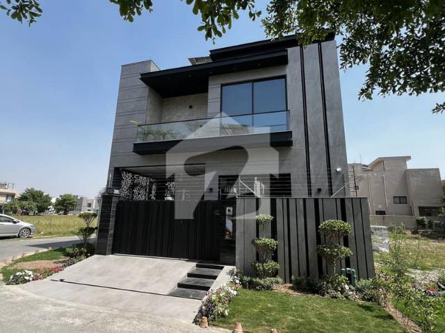 Brand new 6.5 marla corner facing park modern style fully furnished house for sale in dha phase 9 town