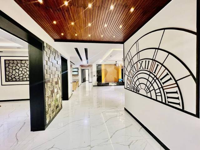 Brand New 6 Bed Designer Kanal Bungalow