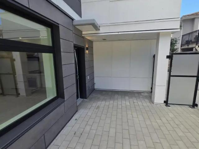 Brand New Air Conditioned 1 bed with Huge 180 sf Patio
