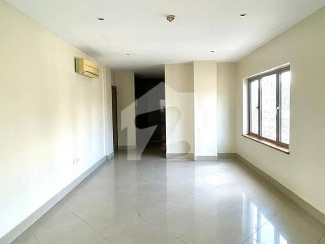 Brand New Apartment 3 Bed DD Available