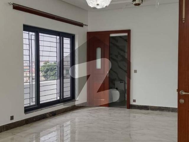 Brand new beautiful 1.5 kanal upper portion for rent