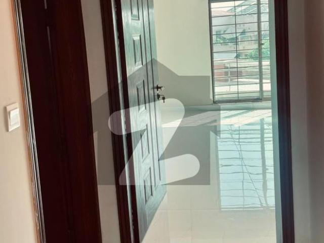 Brand New Beautiful 4 Bed 12 Marla spacious apartment for rent in Sec S! Askari 10