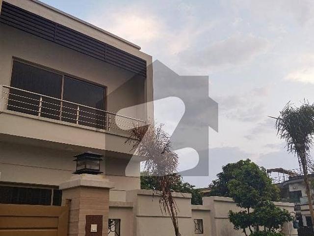 Brand New Beautiful 5 Bed 15 Marla Brig House available for urgent Sale in Askari 10 Sec S!