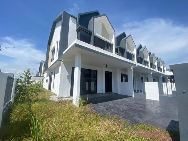 BRAND NEW BELOW SPA PRICE End Lot Double Storey ANIRA Serenia Sepang