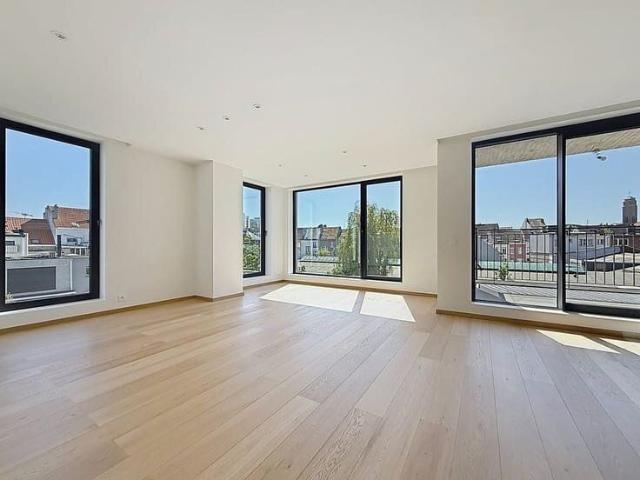 Brand New bright 2 bedrooms apartment with terrace