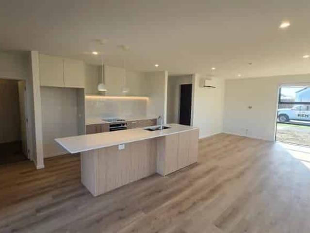 BRAND NEW BUILD HOME ROLLESTON