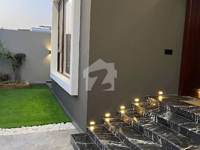 Brand new bungalow with pool basement