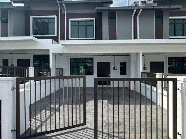 BRAND NEW, GATED & GUARDED | BANDAR HILLPARK, PUNCAK ALAM. Double Storey Terrace. Intermediate Unit