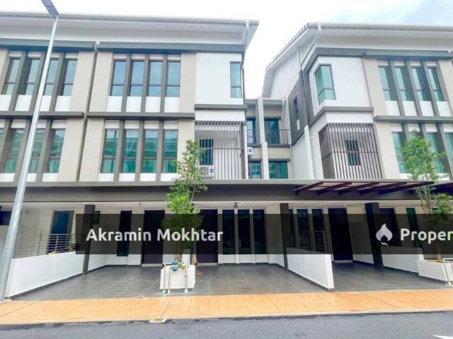 BRAND NEW, GROUND FLOOR, PARTIALLY FURNISHED & 3 PARKING | Residensi Harmoni Townhouse Kayu Ara Bandar Utama Selangor