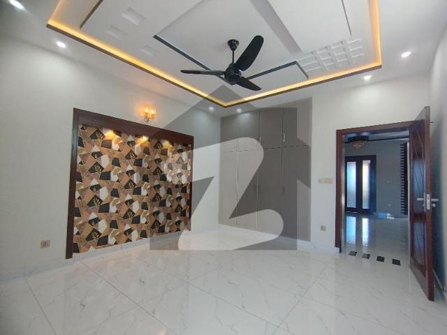 Brand new Double story Full House available For Rent in Media Town