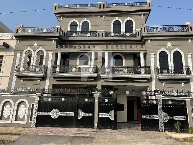 Brand new double story 5 Marla. Top location. Luxury house