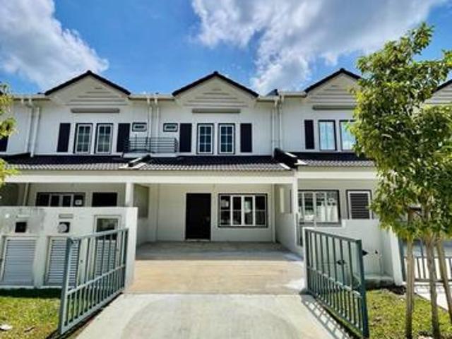 BRAND NEW Double Storey Terrace M Senyumia Bandar Baru Salak Tinggi