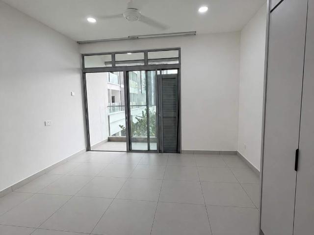 Brand New Dorsett Waterfront Residence Subang Jaya SS12 1R1B Semi Furnish