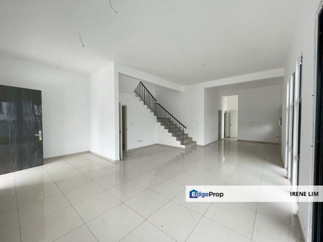 Brand New, End Lot 2 Storey Terrace 22 x 75 @ Desa Tebrau Cello