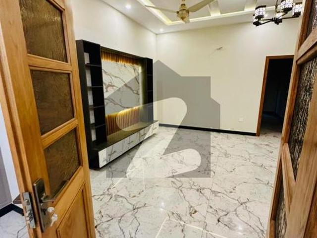 Brand New Elegance on a Wide Street Top City 1