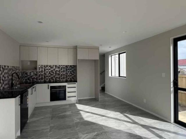 Brand New Executive Living – Unit D, Bucklands Beach