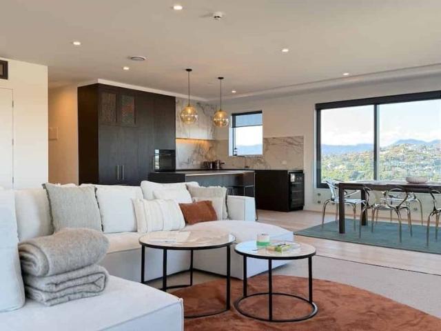 BRAND NEW EXECUTIVE PENTHOUSE APARTMENT